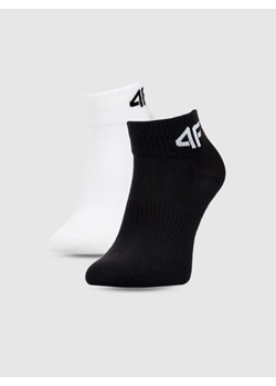 Chłopięce skarpetki za kostkę (2-pack) 4F 4FJWSS25USOCM434 - multikolor ze sklepu Sportstylestory.com w kategorii Skarpetki dziecięce - zdjęcie 179824400