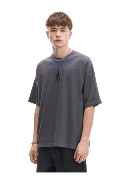 Cropp - Szara koszulka z nadrukiem i efektem sprayu - szary ze sklepu Cropp w kategorii T-shirty męskie - zdjęcie 179828280