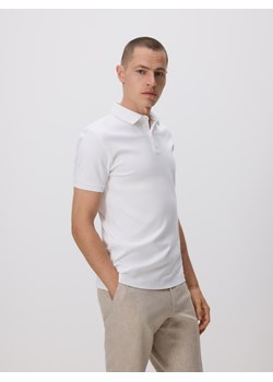 Reserved - Polo slim z bawełny pima - złamana biel ze sklepu Reserved w kategorii T-shirty męskie - zdjęcie 179829171