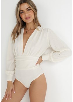 Beżowe Body z Bufiastym Rękawem i Głębokim Dekoltem Gulzar ze sklepu born2be.pl w kategorii Body damskie - zdjęcie 179987623