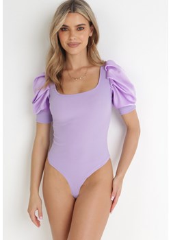 Fioletowe Prążkowane Body z Bufiastymi Rękawami Teasea ze sklepu born2be.pl w kategorii Body damskie - zdjęcie 180002893