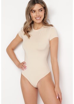 Jasnobeżowe Klasyczne Body z Krótkim Rękawem Oarnie ze sklepu born2be.pl w kategorii Body damskie - zdjęcie 180032714