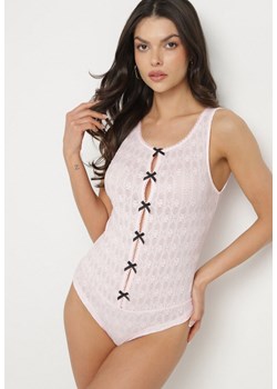Różowe Body Ozdobione Kokardkami Ovilene ze sklepu born2be.pl w kategorii Body damskie - zdjęcie 180207472