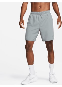 Męskie spodenki do biegania z wszytą bielizną Dri-FIT Nike Challenger 18 cm - Szary - id: 39405547244new - marki Nike - 180222033 Męskie spodenki do biegania z wszytą bielizną Dri-FIT Nike Challenger 18 cm - Szary ze sklepu Nike poland w kategorii Spodenki męskie - zdjęcie 180222033