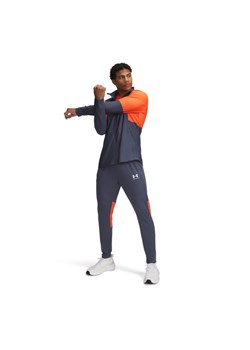 Męskie spodnie treningowe Under Armour Men\'s UA Challenger Training Pants - szare ze sklepu Sportstylestory.com w kategorii Spodnie męskie - zdjęcie 180237393
