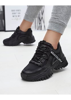 Czarne damskie buty sportowe typu sneakersy Povilpo ze sklepu royalfashion.pl w kategorii Buty sportowe damskie - zdjęcie 180252692