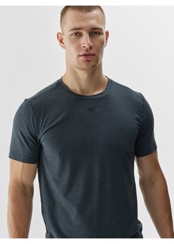 Męska koszulka treningowa 4F 4FWAW24TFTSM1003 - szara ze sklepu Sportstylestory.com w kategorii T-shirty męskie - zdjęcie 180274930