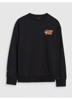 Chłopięca bluza dresowa nierozpinana z kapturem 4F 4FJRSS25TSWSM2040 - czarna ze sklepu Sportstylestory.com w kategorii Bluzy chłopięce - zdjęcie 180275374