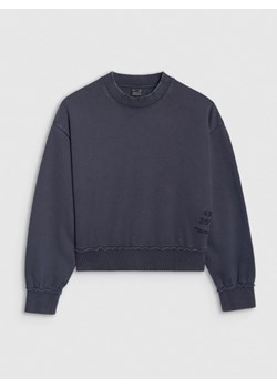 Damska bluza nierozpinana bez kaptura 4F 4FWSS25TSWSF1742 - granatowa ze sklepu Sportstylestory.com w kategorii Bluzy damskie - zdjęcie 180275571
