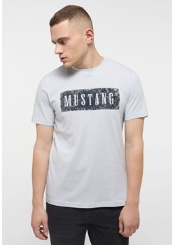 MUSTANG ALEX C PRINT MĘSKI T-SHIRT KOSZULKA LOGO NADRUK GRAY DAWN 1013520 4017 ze sklepu YouNeedit.pl w kategorii T-shirty męskie - zdjęcie 180289822