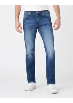 WRANGLER GREENSBORO MĘSKIE SPODNIE JEANSOWE BLUE SWEEP W15Q28294 112144757 ze sklepu YouNeedit.pl w kategorii Jeansy męskie - zdjęcie 180294232