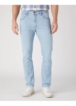 WRANGLER LARSTON MĘSKIE SPODNIE JEANSOWE JEANSY BLUE WAVES W18SHN42H 112328980 - id: 44283 - marki Wrangler - 180294694 WRANGLER LARSTON MĘSKIE SPODNIE JEANSOWE JEANSY BLUE WAVES W18SHN42H 112328980 ze sklepu YouNeedit.pl w kategorii Jeansy męskie - zdjęcie 180294694