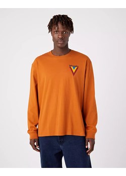WRANGLER CHEST LOGO TEE MĘSKI LONGSLEEVE KOSZULKA Z DŁUGIM RĘKAWEM NUTMEG BROWN W7BKEEH02 112321458 ze sklepu YouNeedit.pl w kategorii T-shirty męskie - zdjęcie 180299490