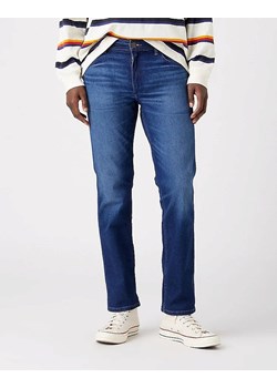 WRANGLER GREENSBORO MĘSKIE SPODNIE JEANSOWE MOUNTAIN SOUL W15QU822O 112321407 ze sklepu YouNeedit.pl w kategorii Jeansy męskie - zdjęcie 180301223