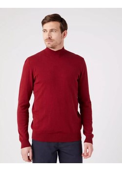 WRANGLER SEASONAL KNIT MĘSKI SWETER GOLF RHUBARB RED W8D12PXRO 112321350 ze sklepu YouNeedit.pl w kategorii Swetry męskie - zdjęcie 180307611