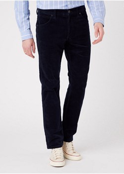 WRANGLER GREENSBORO MĘSKIE SPODNIE SZTRUKSOWE NAVY W15QA2114 112319949 ze sklepu YouNeedit.pl w kategorii Spodnie męskie - zdjęcie 180307751