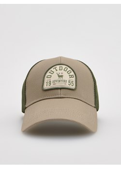 Reserved - Czapka trucker z naszywką - beżowy ze sklepu Reserved w kategorii Czapki z daszkiem męskie - zdjęcie 180340044