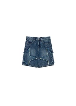 Cropp - Jeasnowe szorty z motywem gwiazdy - niebieski - id: 695DD-55J - marki Cropp - 180344570 Cropp - Jeasnowe szorty z motywem gwiazdy - niebieski ze sklepu Cropp w kategorii Spodenki męskie - zdjęcie 180344570