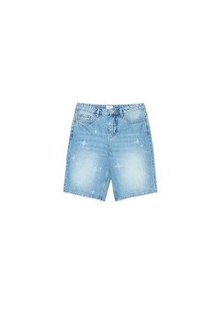 Cropp - Jeansowe szorty loose z motywem gwiazd - niebieski ze sklepu Cropp w kategorii Spodenki męskie - zdjęcie 180344573