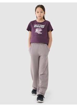 Dziewczęce spodnie dresowe 4F 4FJRSS25TTROF1355 - beżowe ze sklepu Sportstylestory.com w kategorii Spodnie dziewczęce - zdjęcie 180356793