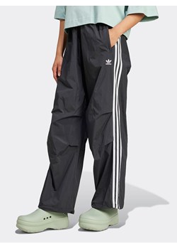 adidas Spodnie sportowe w kolorze czarnym ze sklepu Limango Polska w kategorii Spodnie damskie - zdjęcie 180377440