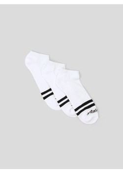 Sinsay - Skarpetki frotte 3 pack - biały ze sklepu Sinsay w kategorii Skarpetki męskie - zdjęcie 180385582