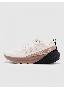 Męskie buty trekkingowe trailowe Speed Hiker 4F 4FWAW24FOTSM025 - beżowe ze sklepu Sportstylestory.com w kategorii Buty sportowe męskie - zdjęcie 180389344