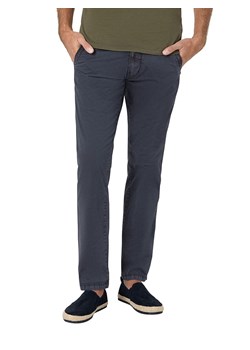 Timezone Spodnie chino &quot;Lui&quot; - Regular fit - w kolorze niebieskoszarym ze sklepu Limango Polska w kategorii Spodnie męskie - zdjęcie 180395334