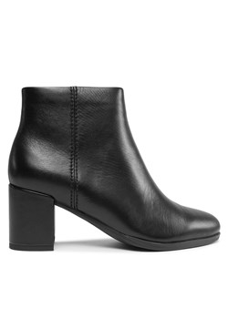 Botki Clarks Freva55 Zip 261747974 Czarny ze sklepu eobuwie.pl w kategorii Botki - zdjęcie 180396702