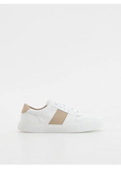 Reserved - Skórzane sneakersy - biały ze sklepu Reserved w kategorii Trampki męskie - zdjęcie 180404992