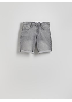 Reserved - Szorty slim fit z zakładkami - jasnoszary ze sklepu Reserved w kategorii Spodenki męskie - zdjęcie 180405532