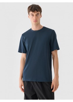 Męski t-shirt basic Outhorn OTHWAW24TTSHM2437 - granatowy ze sklepu Sportstylestory.com w kategorii T-shirty męskie - zdjęcie 180408283