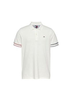 Tommy Jeans Polo Flag Cuff DM0DM21306 Écru Slim Fit ze sklepu MODIVO w kategorii T-shirty męskie - zdjęcie 180410084
