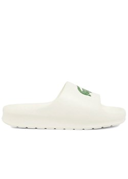 Klapki Lacoste Serve Slide 2.0 748CMA0022-1Y5 - białe ze sklepu streetstyle24.pl w kategorii Klapki męskie - zdjęcie 180417883