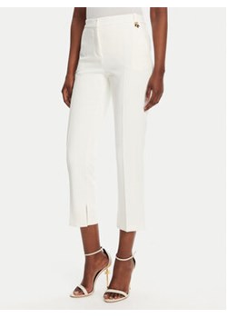 Elisabetta Franchi Chinosy PA-098-52E2-V320 Biały Regular Fit ze sklepu MODIVO w kategorii Spodnie damskie - zdjęcie 180425623