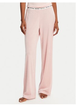 Juicy Couture Spodnie piżamowe Vicky JCLAS125504 Różowy Flare Fit ze sklepu MODIVO w kategorii Piżamy damskie - zdjęcie 180425814