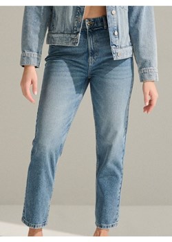 Sinsay - Jeansy mom fit z przetarciami - niebieski ze sklepu Sinsay w kategorii Jeansy damskie - zdjęcie 180437062