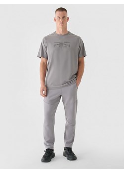 Męskie spodnie dresowe 4F x Robert Lewandowski RL9SAW24TTROM1100 - szare ze sklepu Sportstylestory.com w kategorii Spodnie męskie - zdjęcie 180442232