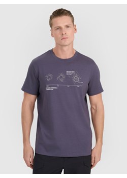 Męski t-shirt z nadrukiem 4F 4FWSS25TTSHM1982 - granatowy ze sklepu Sportstylestory.com w kategorii T-shirty męskie - zdjęcie 180442394