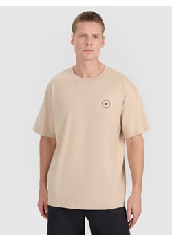 Męski t-shirt oversize z nadrukiem 4F 4FRSS25TTSHM2991 - beżowy ze sklepu Sportstylestory.com w kategorii T-shirty męskie - zdjęcie 180442424