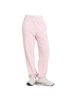 Spodnie New Balance WP41500RSG - różowe ze sklepu streetstyle24.pl w kategorii Spodnie damskie - zdjęcie 180445622