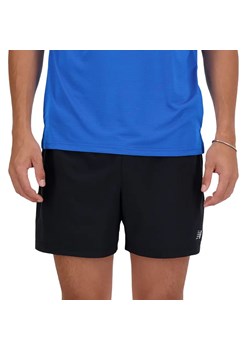 Spodenki New Balance MS41227BK - czarne ze sklepu streetstyle24.pl w kategorii Spodenki męskie - zdjęcie 180445632