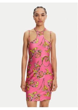 Versace Jeans Couture Sukienka koktajlowa 78HAO914 Różowy Slim Fit ze sklepu MODIVO w kategorii Sukienki - zdjęcie 180446092