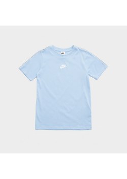 NIKE T-SHIRT TAPE TEE BLU ze sklepu JD Sports  w kategorii T-shirty chłopięce - zdjęcie 180447102