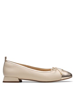 Clarks Baleriny Ubree15 Poppy 26181326 Beżowy - id: 0000304748646 - marki Clarks - 180449563 Clarks Baleriny Ubree15 Poppy 26181326 Beżowy ze sklepu MODIVO w kategorii Balerinki - zdjęcie 180449563