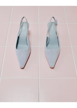 Estro: Jasnoniebieskie welurowe czółenka damskie typu slingback na niskim obcasie ze sklepu Estro w kategorii Czółenka - zdjęcie 180454723