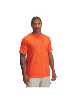 Męski t-shirt z nadrukiem Under Armour UA Reflective Big Logo - pomarańczowy ze sklepu Sportstylestory.com w kategorii T-shirty męskie - zdjęcie 180459131