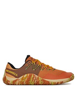 Buty do biegania Merrell Trail Glove 7 J068443 Pomarańczowy ze sklepu MODIVO w kategorii Buty sportowe męskie - zdjęcie 180481812