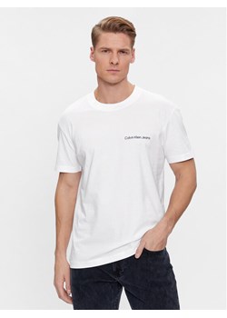 Calvin Klein Jeans T-Shirt Institutional J30J324671 Biały Regular Fit ze sklepu MODIVO w kategorii T-shirty męskie - zdjęcie 181032421