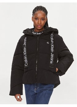 Calvin Klein Jeans Kurtka zimowa J20J221901 Czarny Regular Fit ze sklepu MODIVO w kategorii Kurtki damskie - zdjęcie 181032634